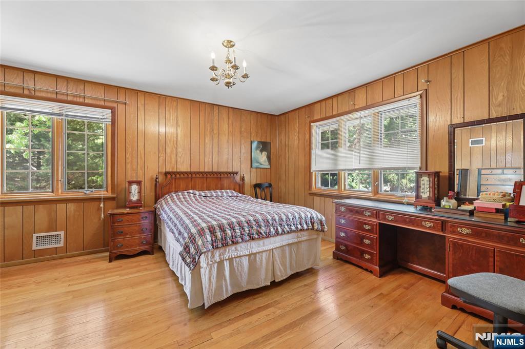 12 Beverly Road Englewood Cliffs, NJ 07632 - Photo 19 of 36