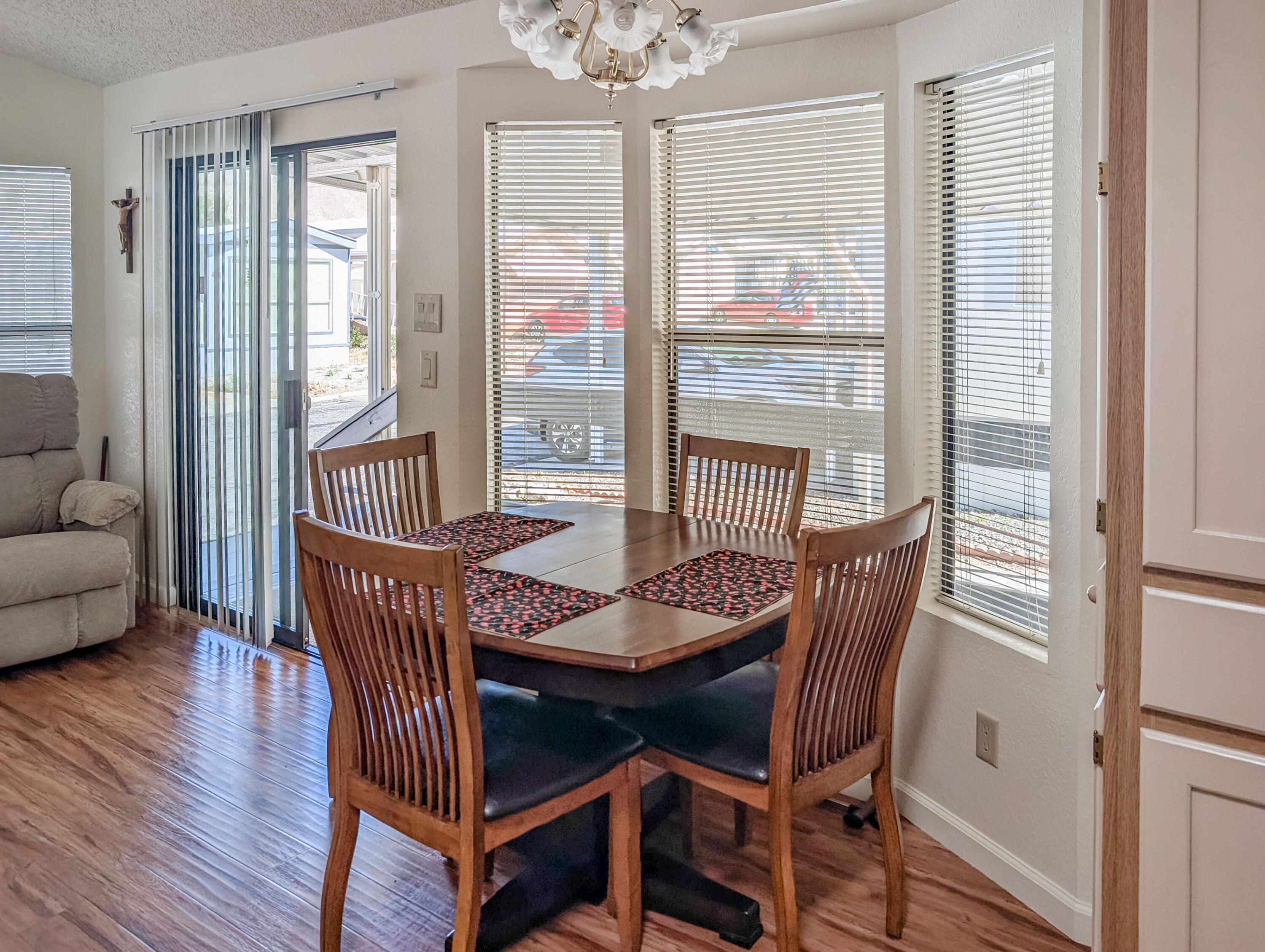 70200 Dillon Road, Unit 35 Desert Hot Springs, CA 92241 - Photo 7 of 25 Dining Area