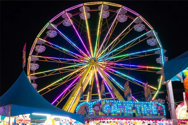 a picture of a tennis court