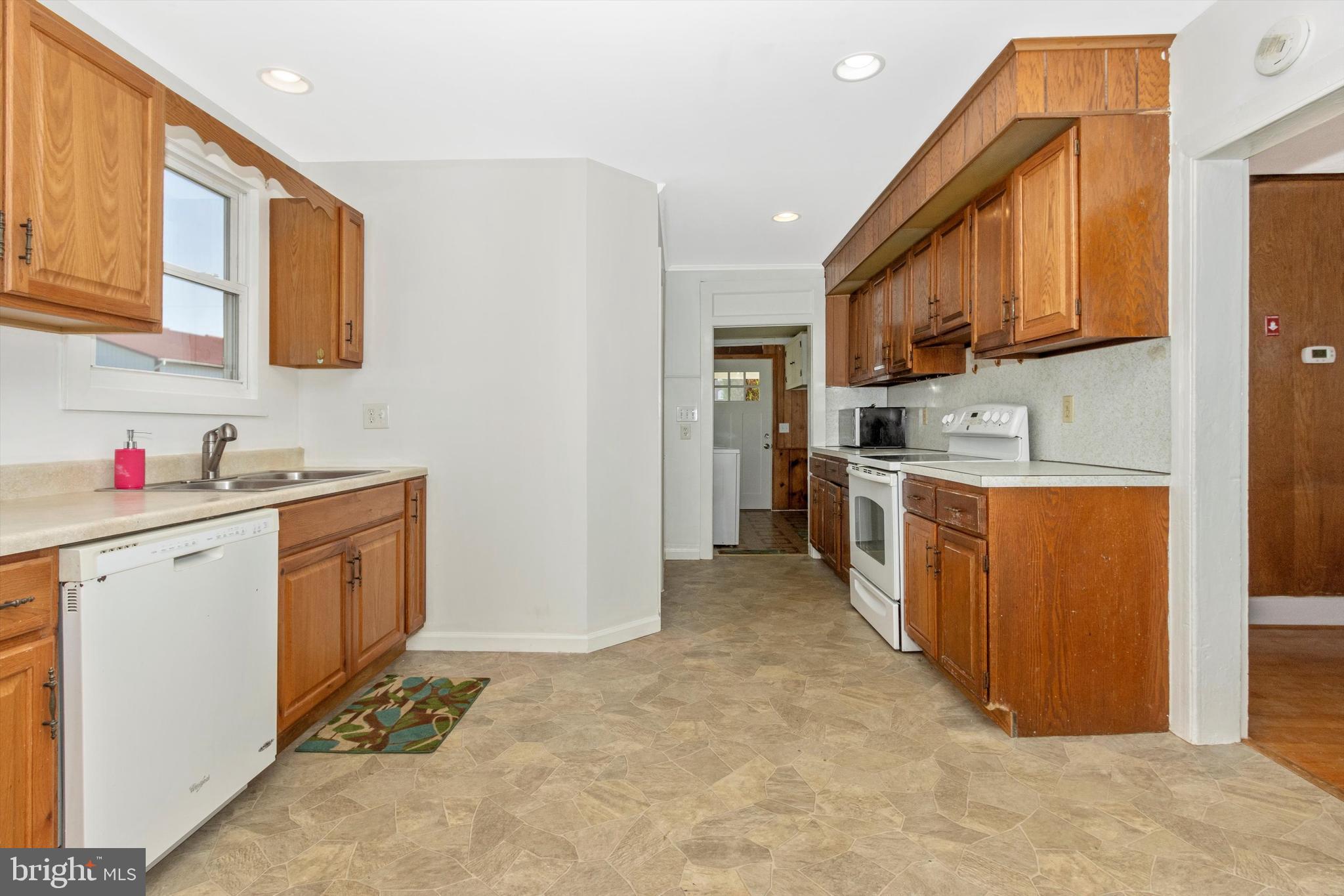 13634 Glissans Mill Road Mount Airy, MD 21771 - Photo 13 of 49 Kitchen