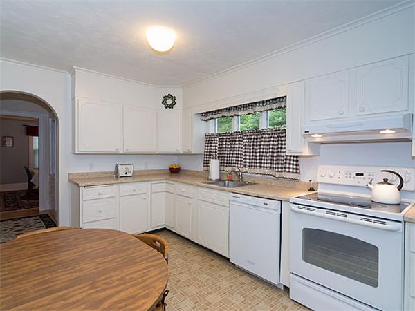 20 Thornton Road Waltham, MA 02453 - Photo 11 of 24