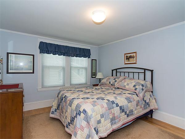 20 Thornton Road Waltham, MA 02453 - Photo 18 of 24