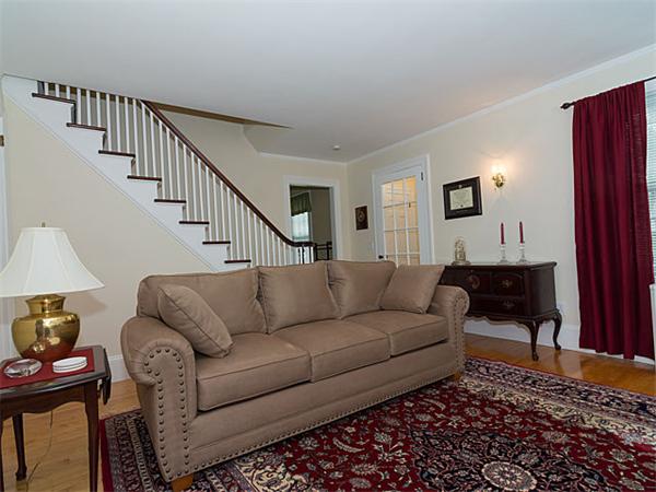 20 Thornton Road Waltham, MA 02453 - Photo 4 of 24