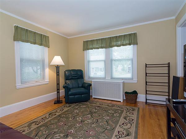 20 Thornton Road Waltham, MA 02453 - Photo 9 of 24