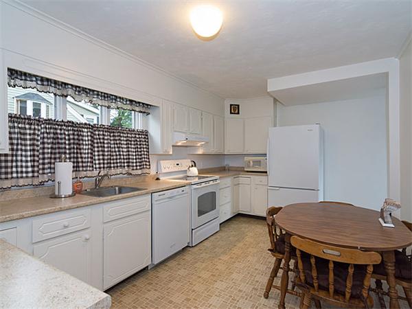 20 Thornton Road Waltham, MA 02453 - Photo 10 of 24