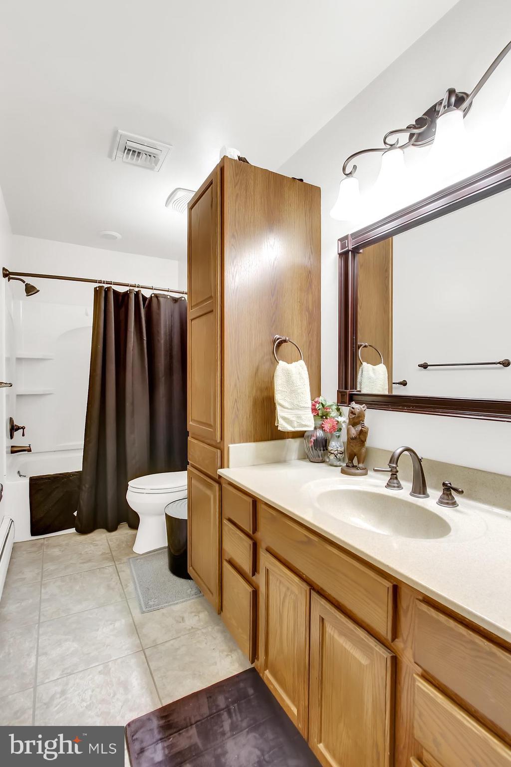 465 Clearview Road Hanover, PA 17331 - Photo 25 of 49 FULL BATH UP FOR GUESTS