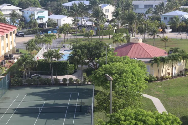 a view of yard with sitting area