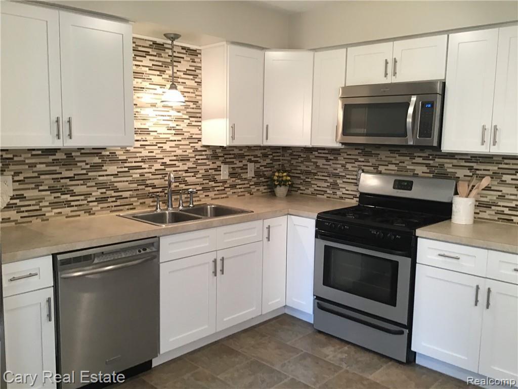 1311 Delta Road Walled Lake, MI 48390 - Photo 10 of 19