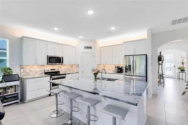 $585,000 | 2090 Standing Rock Circle, Oakland, FL 34787