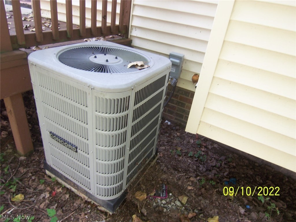 2083 Green Road Cleveland, OH 44121 - Photo 30 of 33