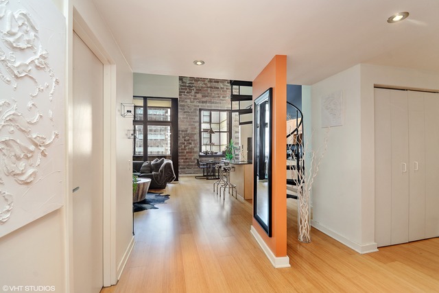 20 North State Street, Unit 1009 Chicago, IL 60602 - Photo 2 of 12