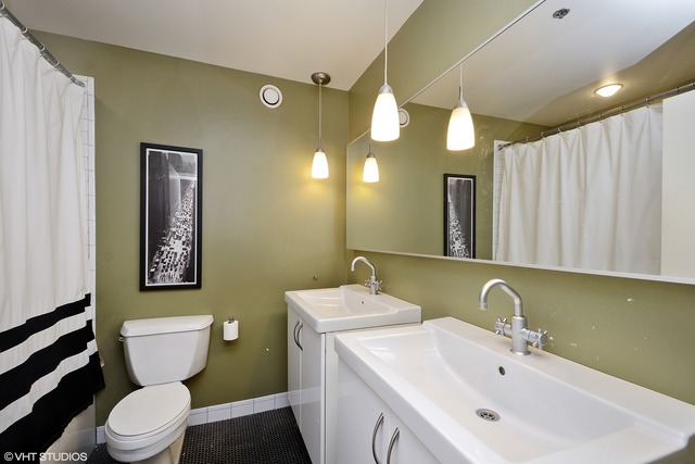 20 North State Street, Unit 1009 Chicago, IL 60602 - Photo 8 of 12