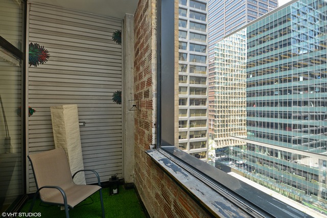 20 North State Street, Unit 1009 Chicago, IL 60602 - Photo 10 of 12