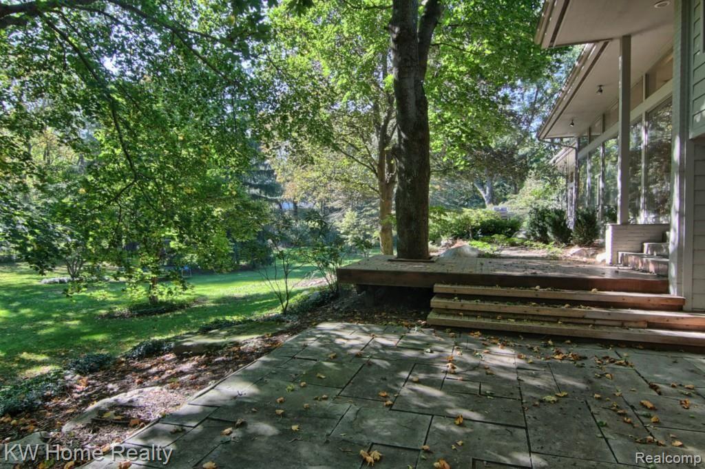 5165 Ponvalley Road Bloomfield Hills, MI 48302 - Photo 26 of 32