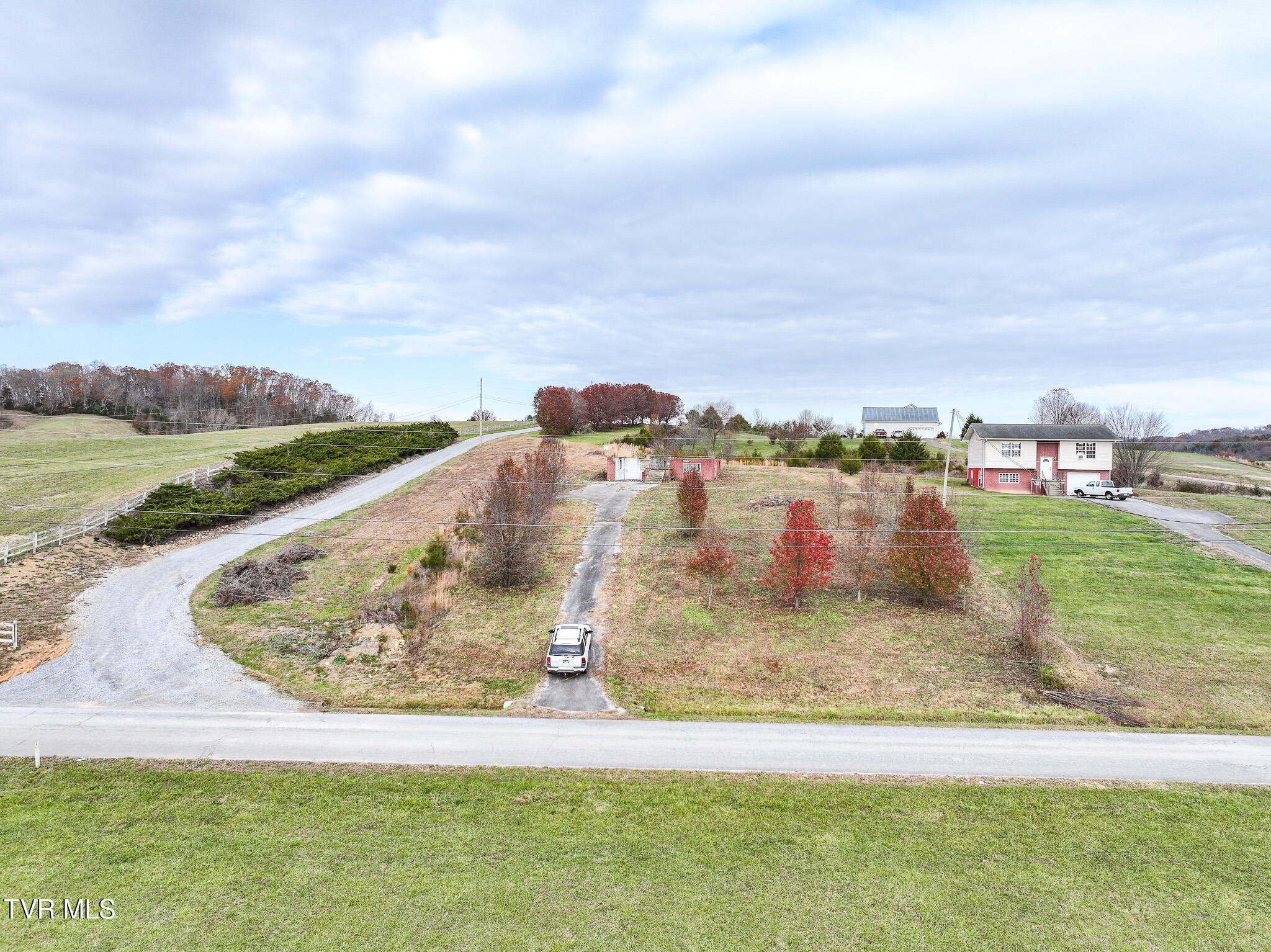 280 Roaring Fork Road, Unit 5 Greeneville, TN 37745 - Photo 13 of 27 DJI_20241205055825_0928_D