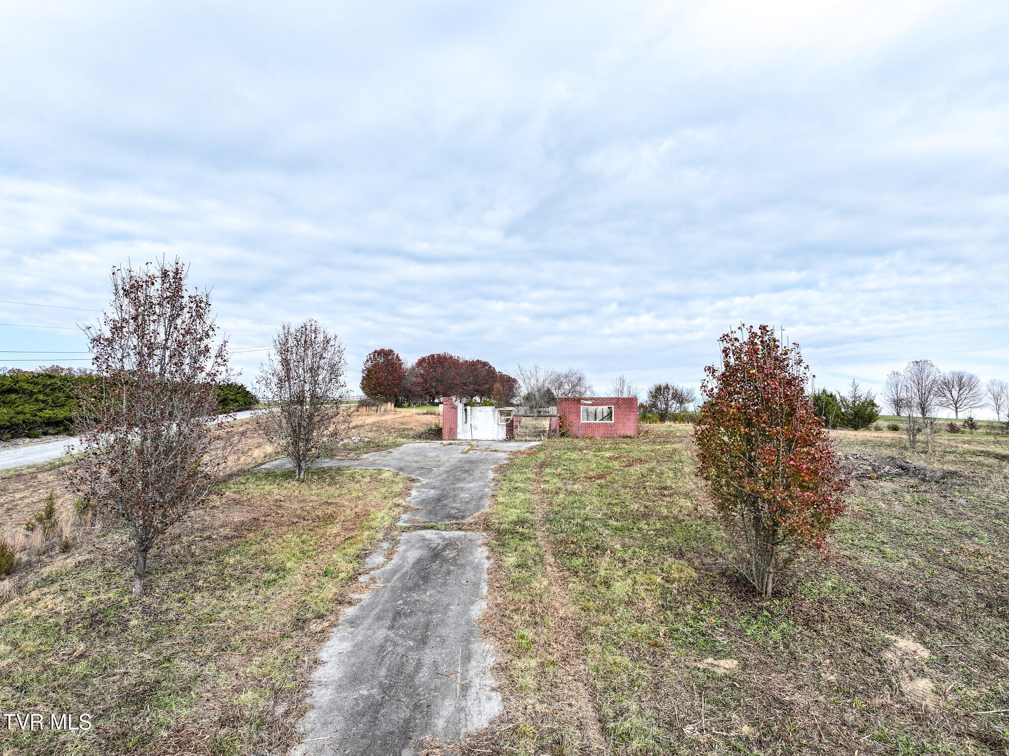 280 Roaring Fork Road, Unit 5 Greeneville, TN 37745 - Photo 2 of 27 DJI_20241205055446_0906_D