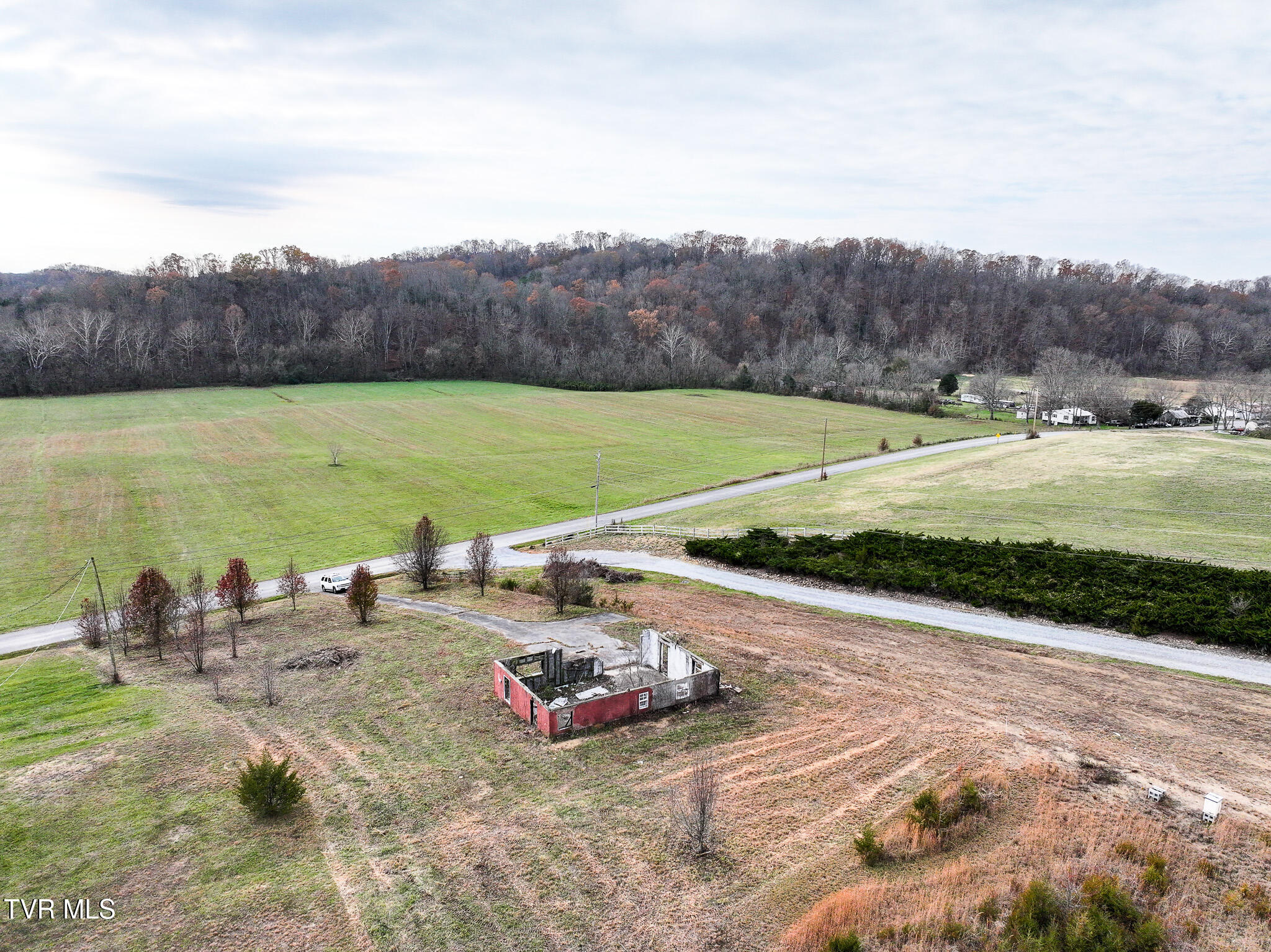 280 Roaring Fork Road, Unit 5 Greeneville, TN 37745 - Photo 8 of 27 DJI_20241205055629_0920_D