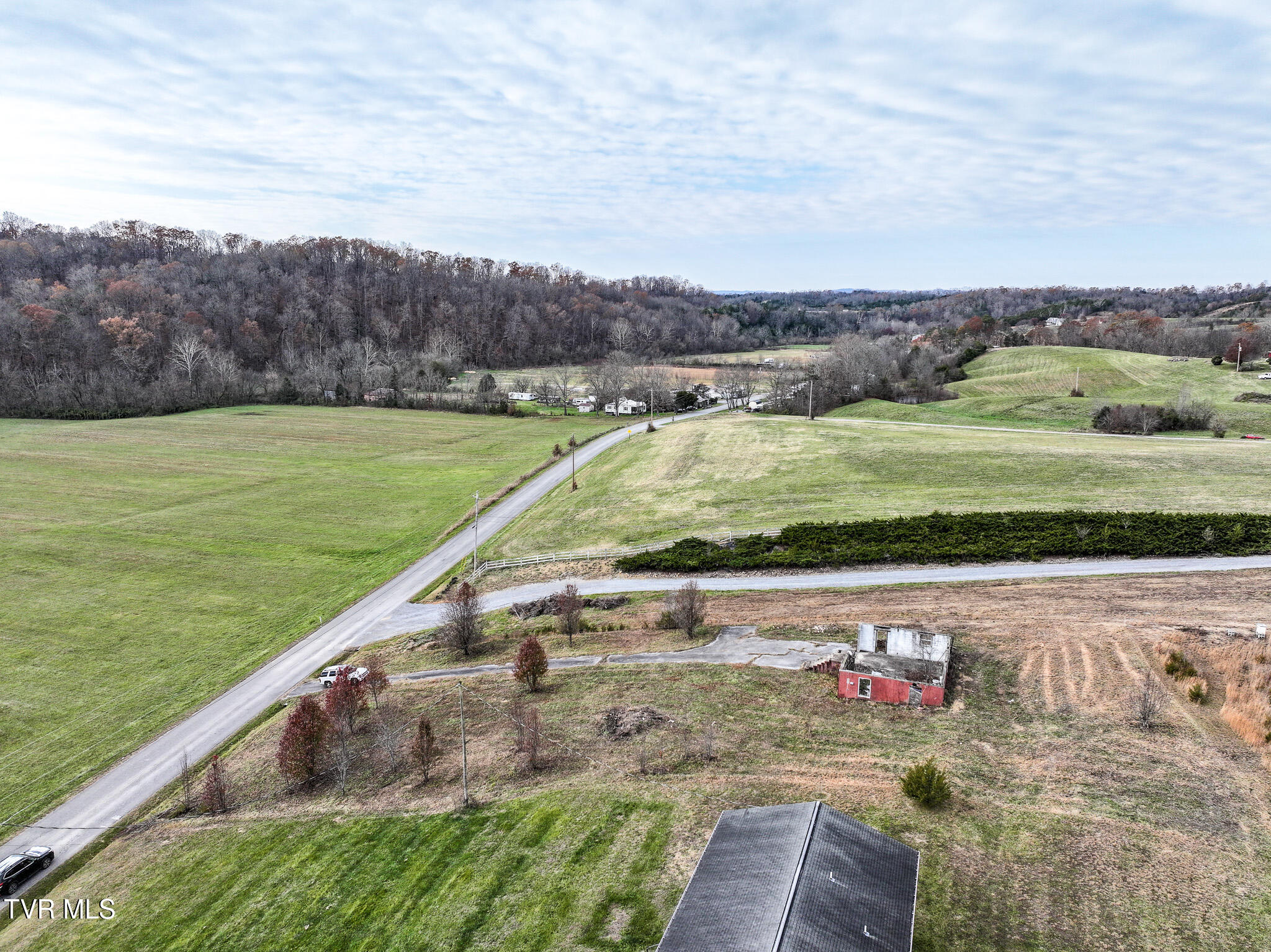 280 Roaring Fork Road, Unit 5 Greeneville, TN 37745 - Photo 9 of 27 DJI_20241205055700_0921_D