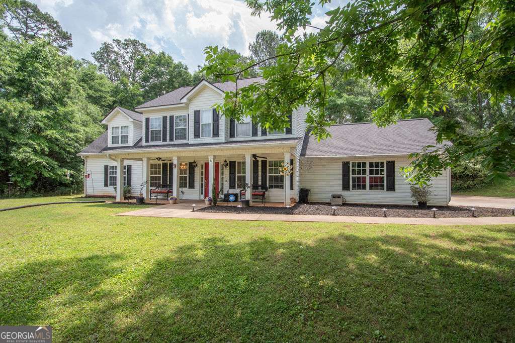 67 Roger Arnold Road Grantville, GA 30220 - Photo 3 of 36