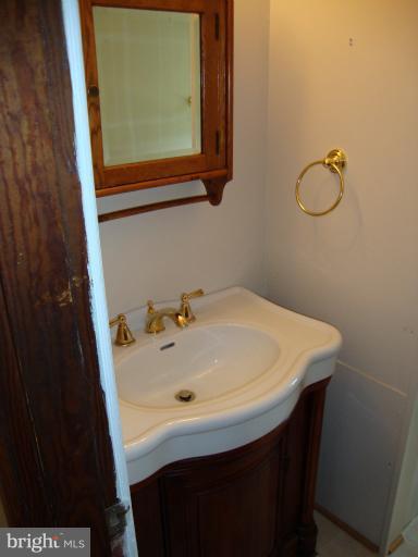 2287 Mullinix Mill Road Mount Airy, MD 21771 - Photo 12 of 28 Bath