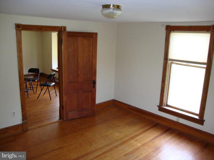 2287 Mullinix Mill Road Mount Airy, MD 21771 - Photo 20 of 28 Living Room