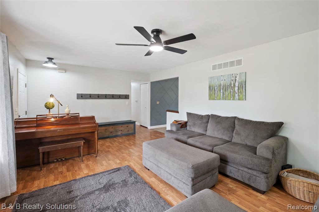 54675 Romeo Plank Road Macomb, MI 48042 - Photo 10 of 57