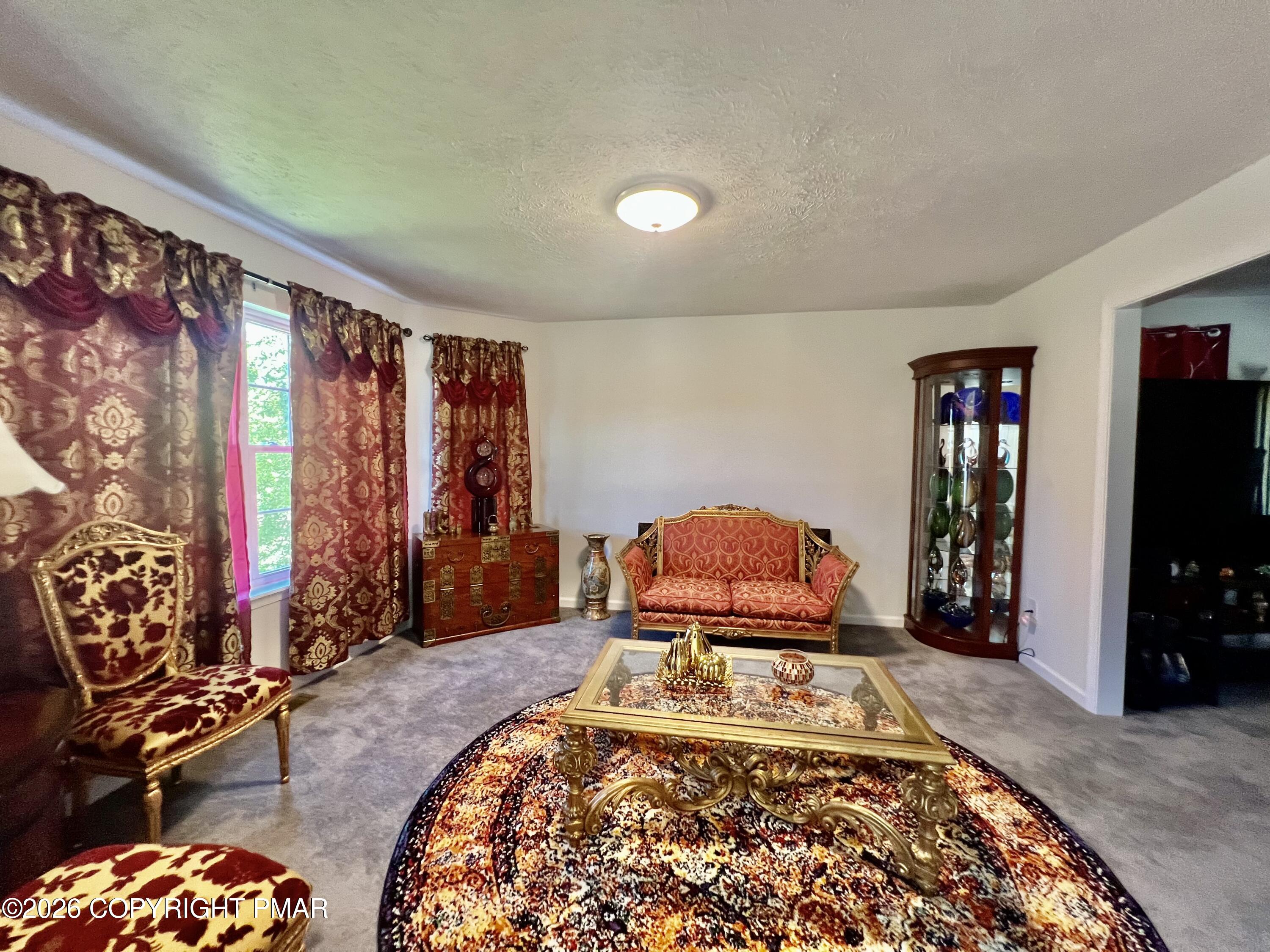 160 Reilly Road East Stroudsburg, PA 18302 - Photo 30 of 60 Living Room