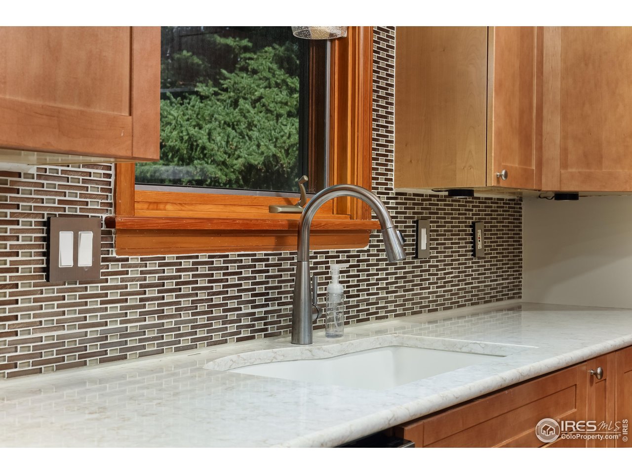 7459 Mt Meeker Road Longmont, CO 80503 - Photo 13 of 37 Quartz countertops.