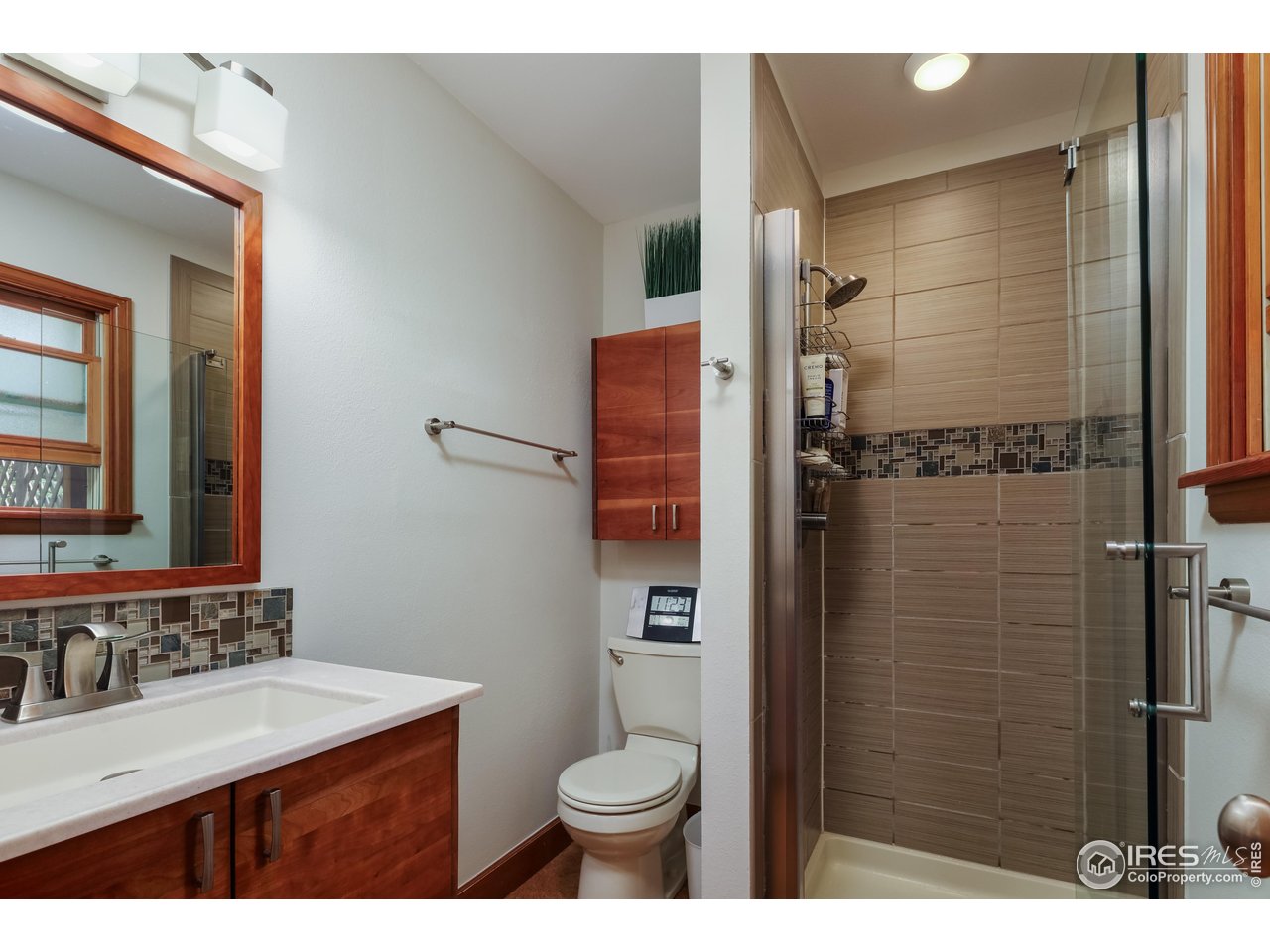 7459 Mt Meeker Road Longmont, CO 80503 - Photo 21 of 37 Updated primary 3/4 bath.