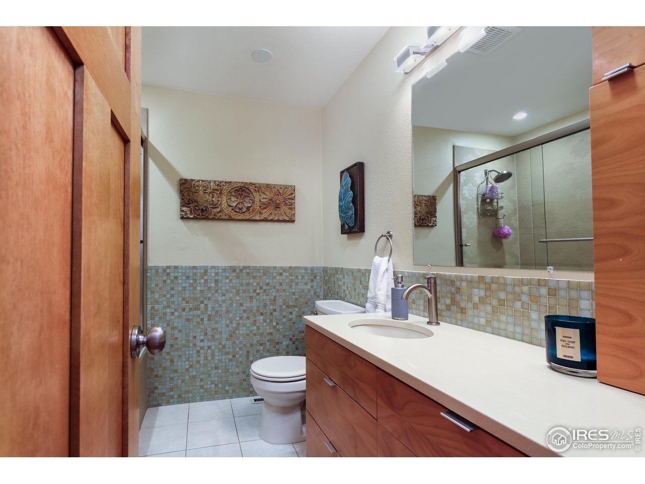 7459 Mt Meeker Road Longmont, CO 80503 - Photo 24 of 37 Full hall bath.