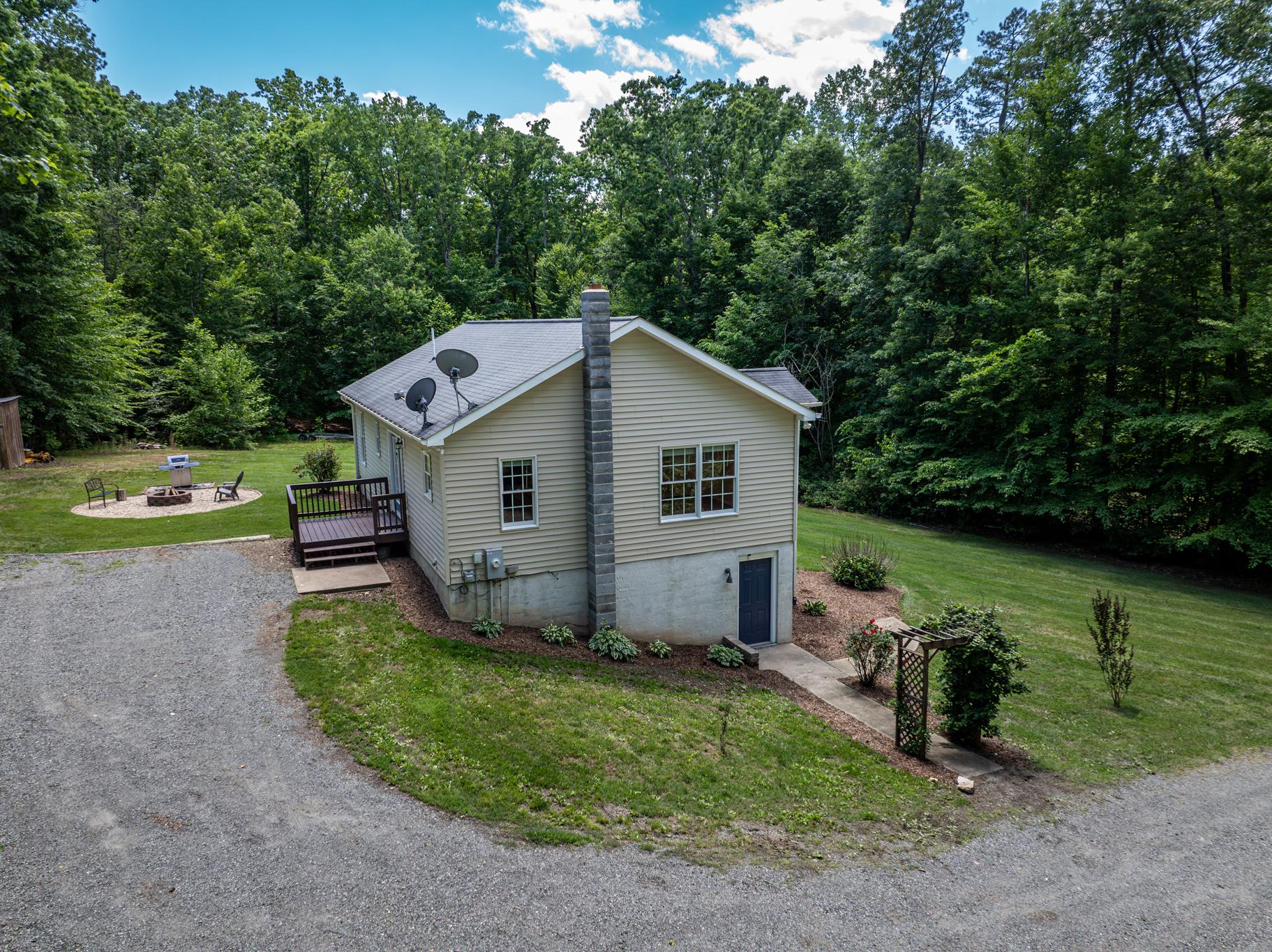 4771 South Blue Ridge Turnpike Rochelle, VA 22738 - Photo 35 of 38 Driveway view