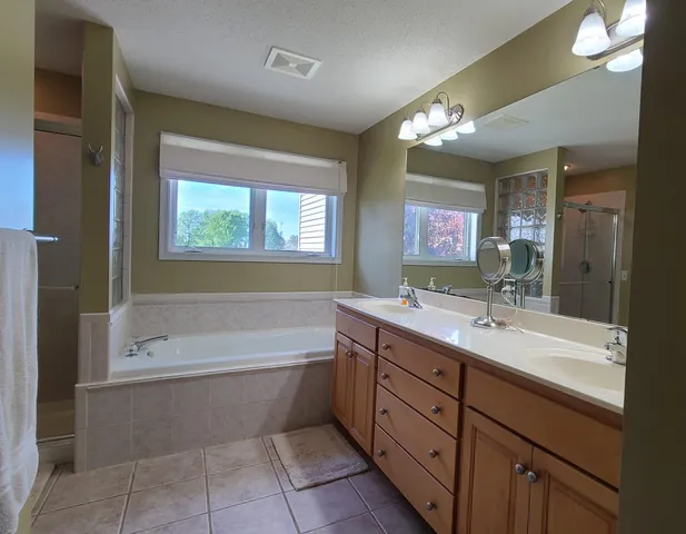 $525,000 | 2714 Colleen Street Northeast, Rochester, MN 55906