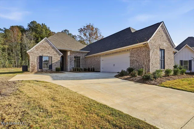 $354,900 | 221 Jasmine Cove Circle, Brandon, MS 39042