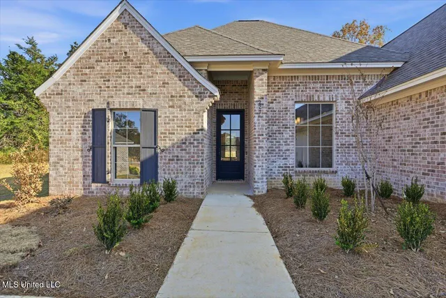 $354,900 | 221 Jasmine Cove Circle, Brandon, MS 39042