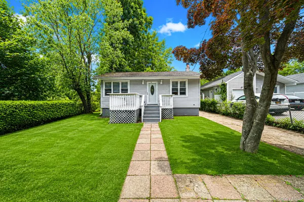 $350,000 | 411 Glen Drive, Shirley, NY 11967