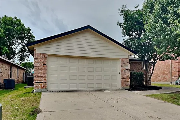 $2,150 | 10469 Winding Passage Way, Fort Worth, TX 76131
