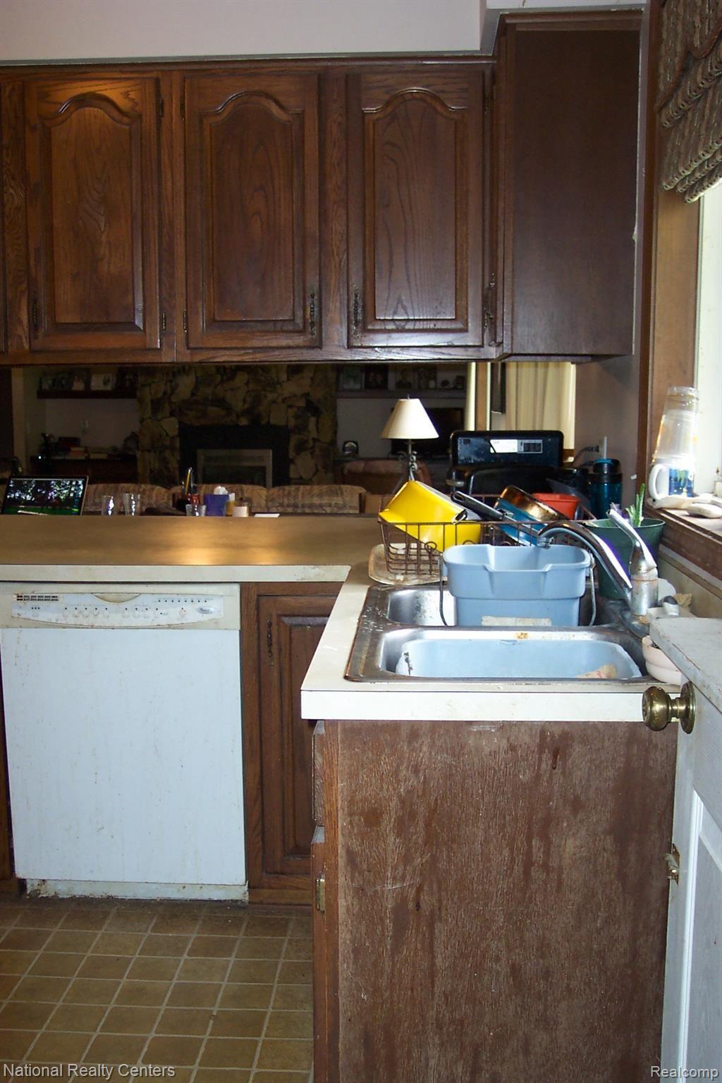 8450 Knox Road Clarkston, MI 48348 - Photo 59 of 85 Kitchen b.JPG