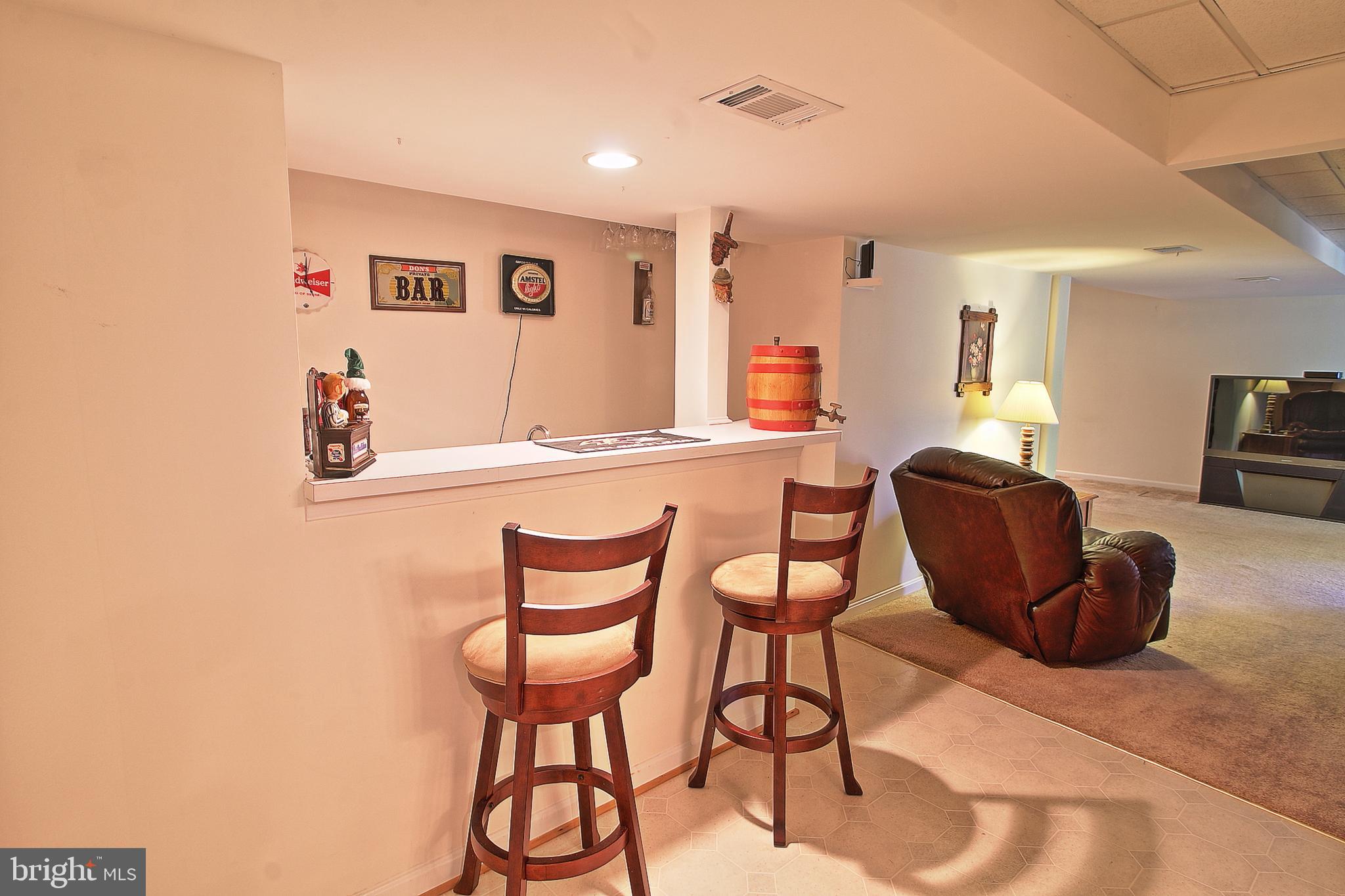 8532 Ellicott View Road Ellicott City, MD 21043 - Photo 42 of 54 Bar area