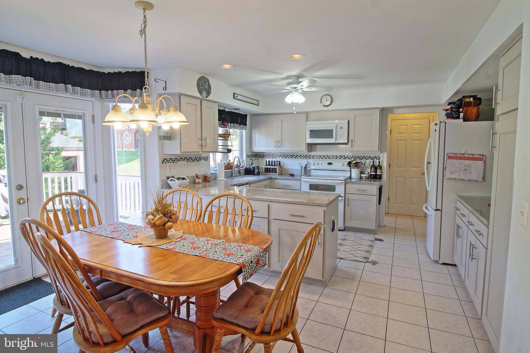 8532 Ellicott View Road Ellicott City, MD 21043 - Photo 9 of 54 Kitchen/ Dinette