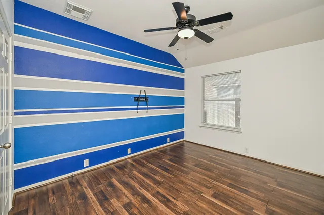 a view of room with a ceiling fan and a ceiling fan