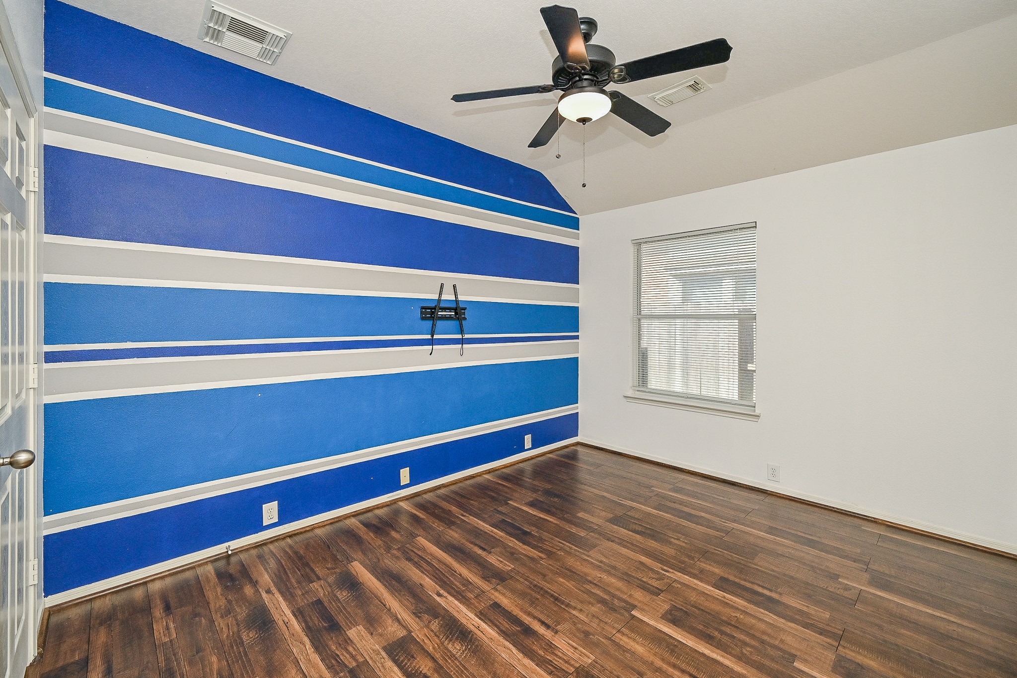 2726 Redwick Drive Spring, TX 77388 - Photo 17 of 32 a view of room with a ceiling fan and a ceiling fan