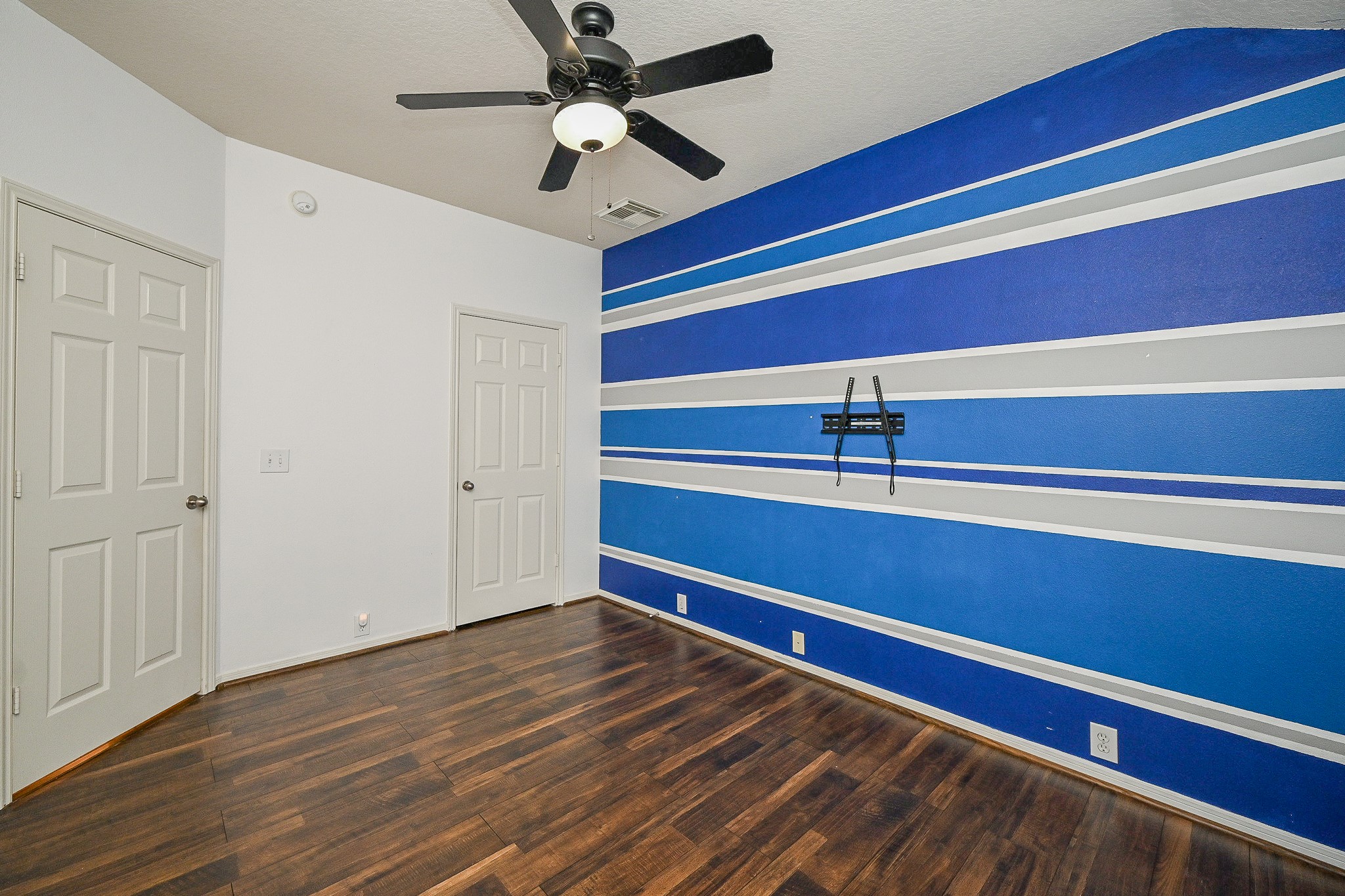 2726 Redwick Drive Spring, TX 77388 - Photo 19 of 32 a view of room with wooden floor and ceiling fan