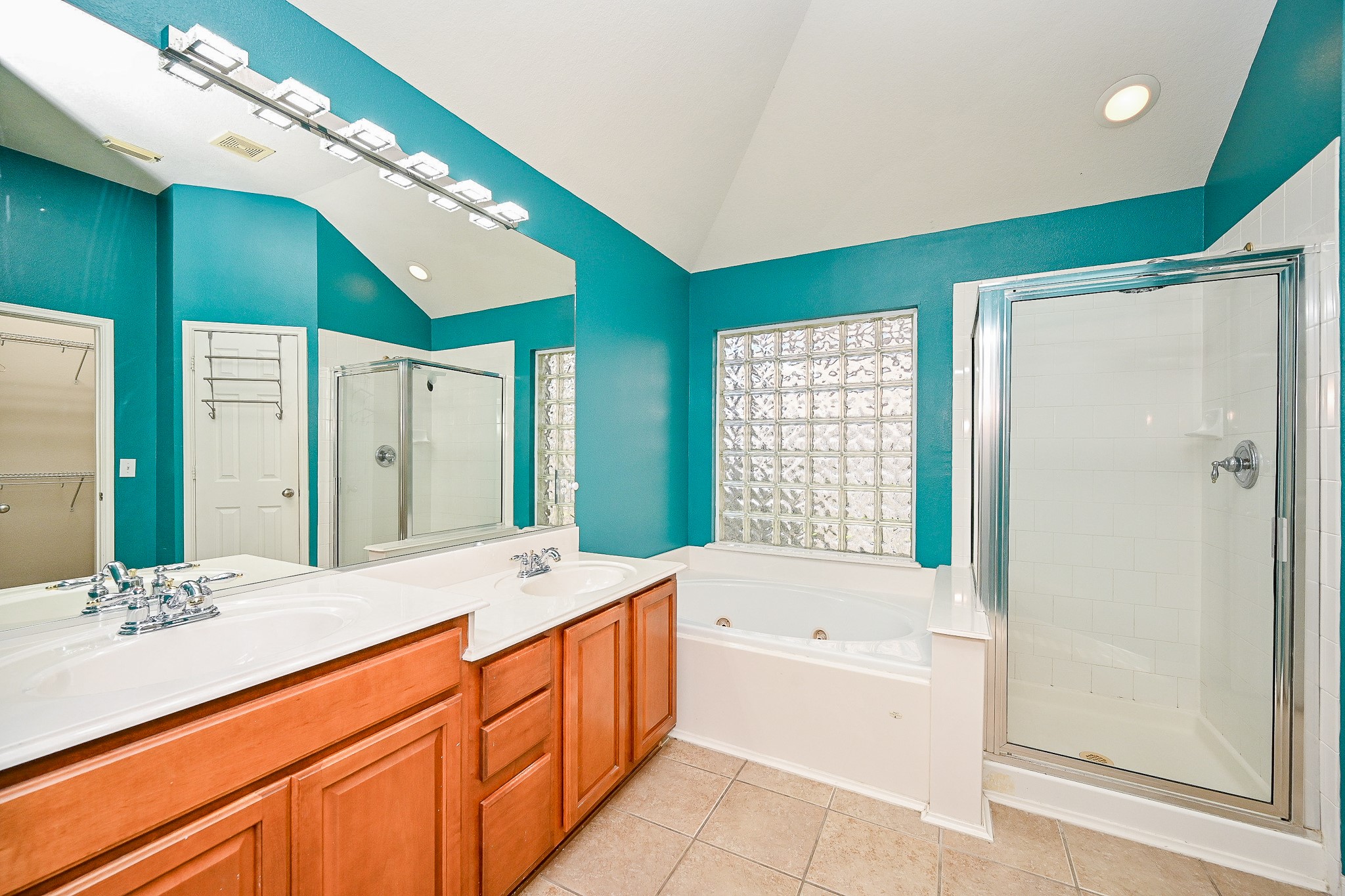 2726 Redwick Drive Spring, TX 77388 - Photo 29 of 32 a spacious bathroom with a tub sink and mirror
