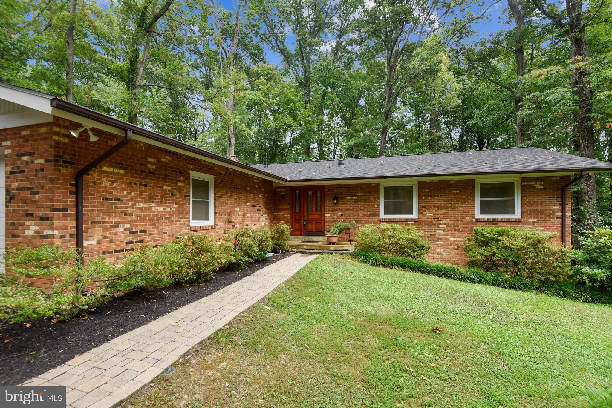 2405 Paddock Lane Reston, VA 20191 - Photo 2 of 50 Main entry