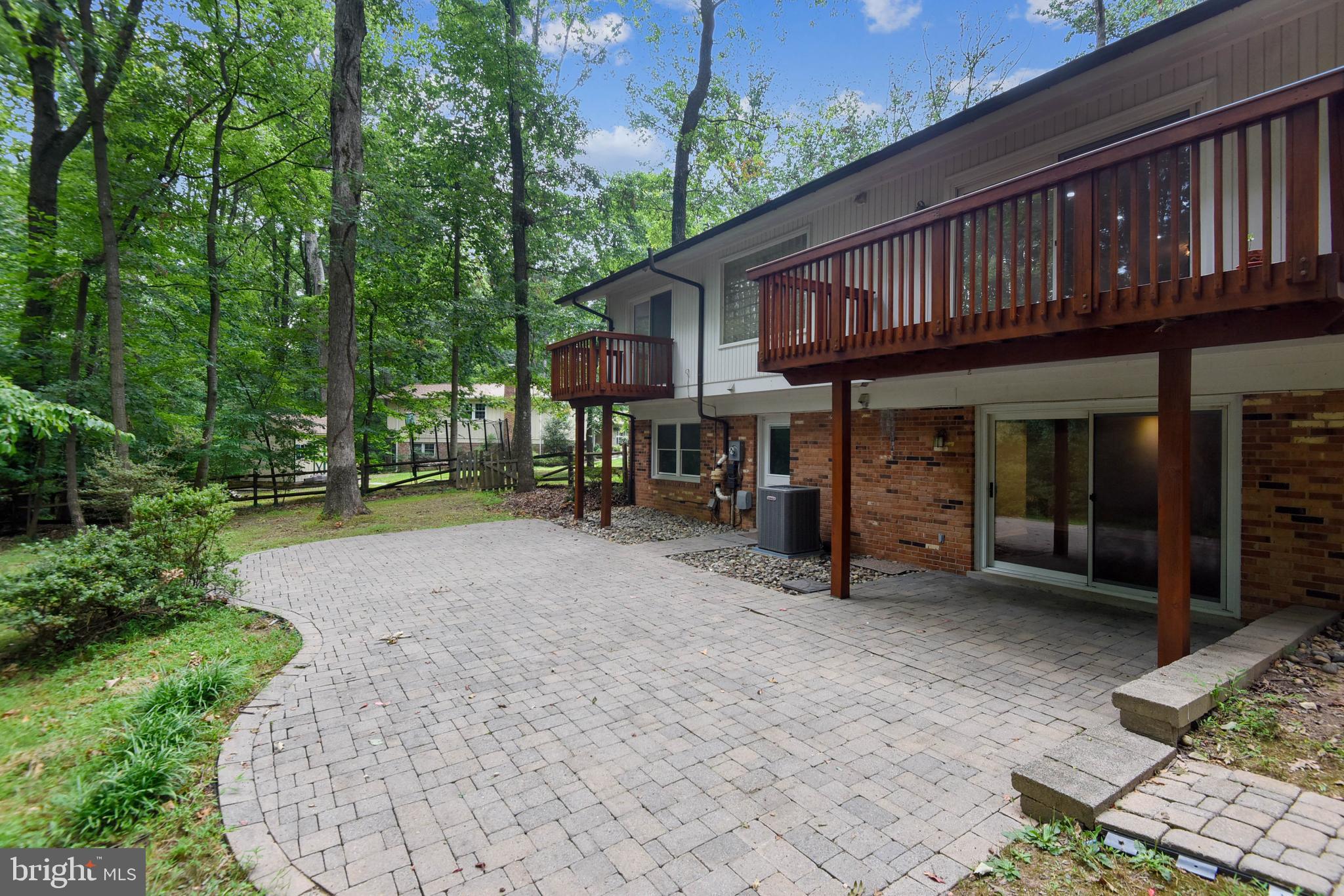 2405 Paddock Lane Reston, VA 20191 - Photo 4 of 50 Huge custom patio
