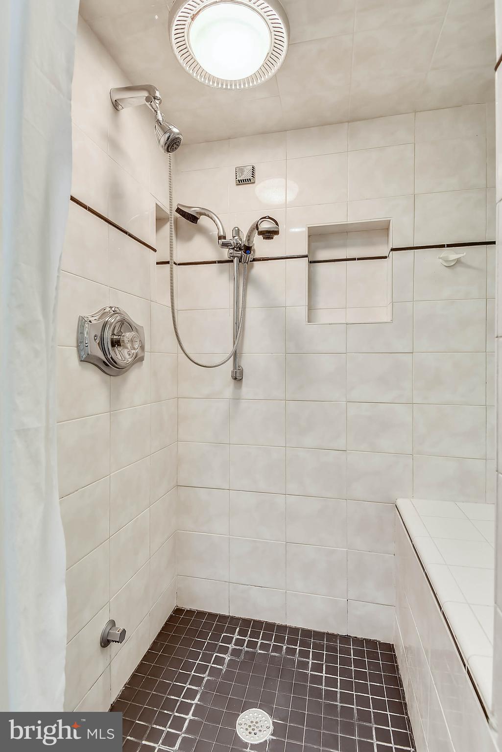 2405 Paddock Lane Reston, VA 20191 - Photo 32 of 50 Separate shower