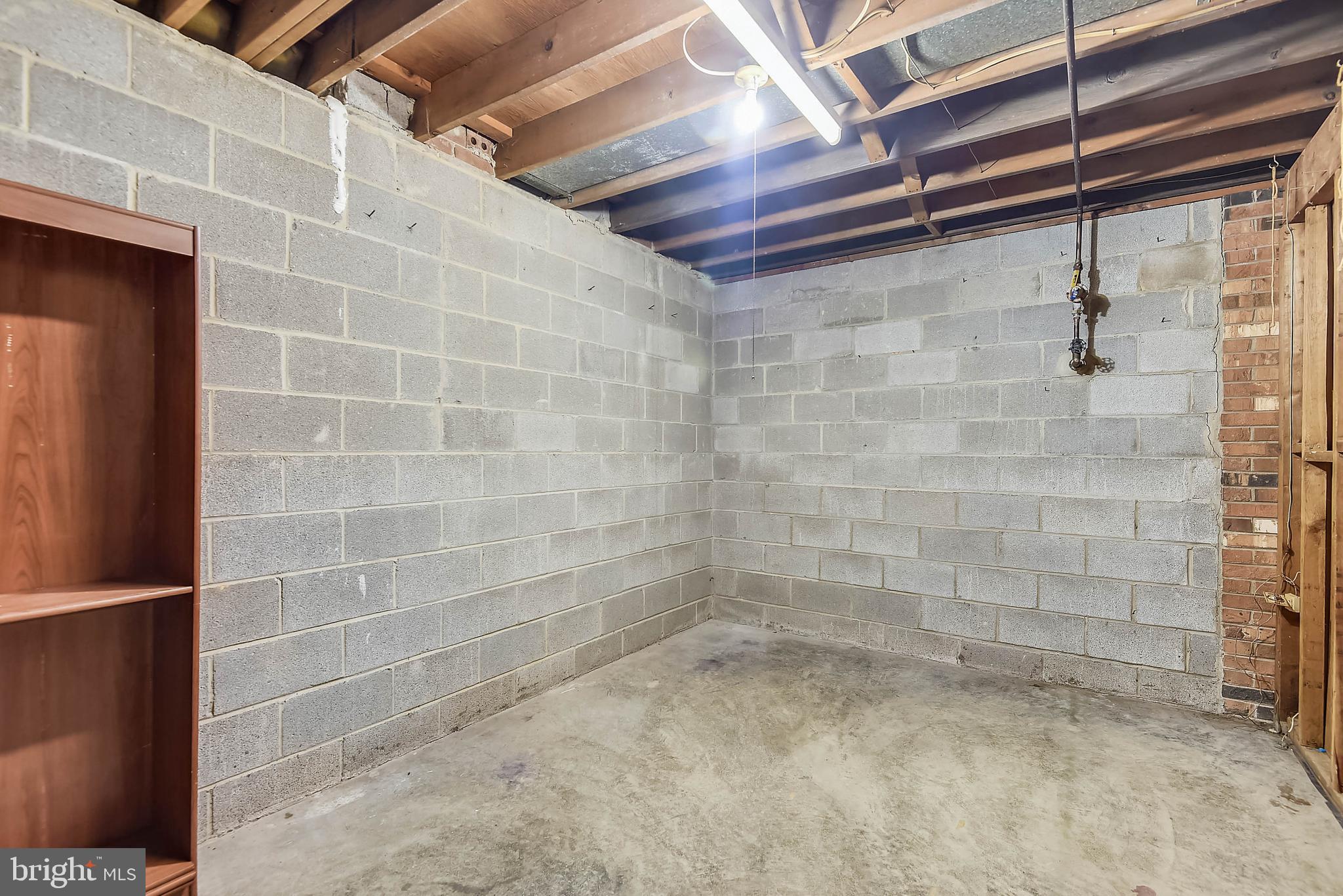2405 Paddock Lane Reston, VA 20191 - Photo 37 of 50 Additional open area in storage room