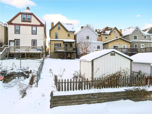an aerial view of residential house and lake