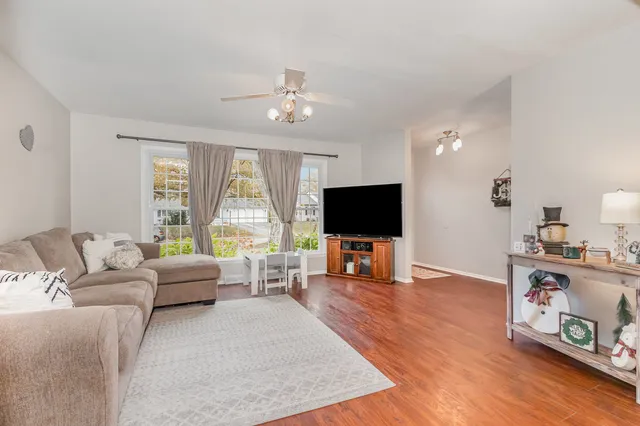 $299,900 | 30 Field Point Road, Montgomery, IL 60538