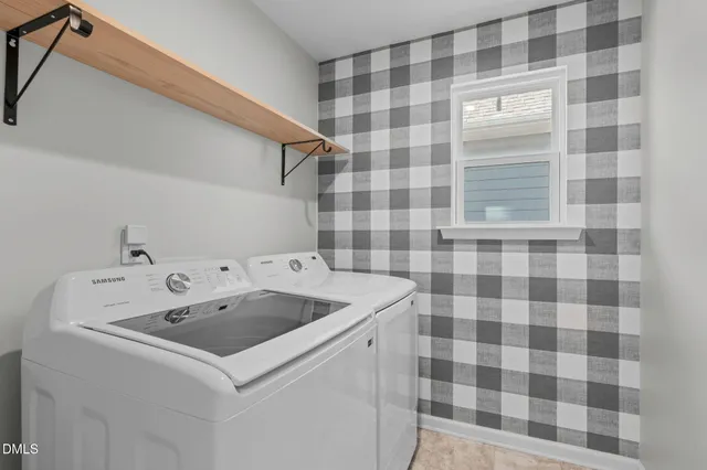 a view of a livingroom with window